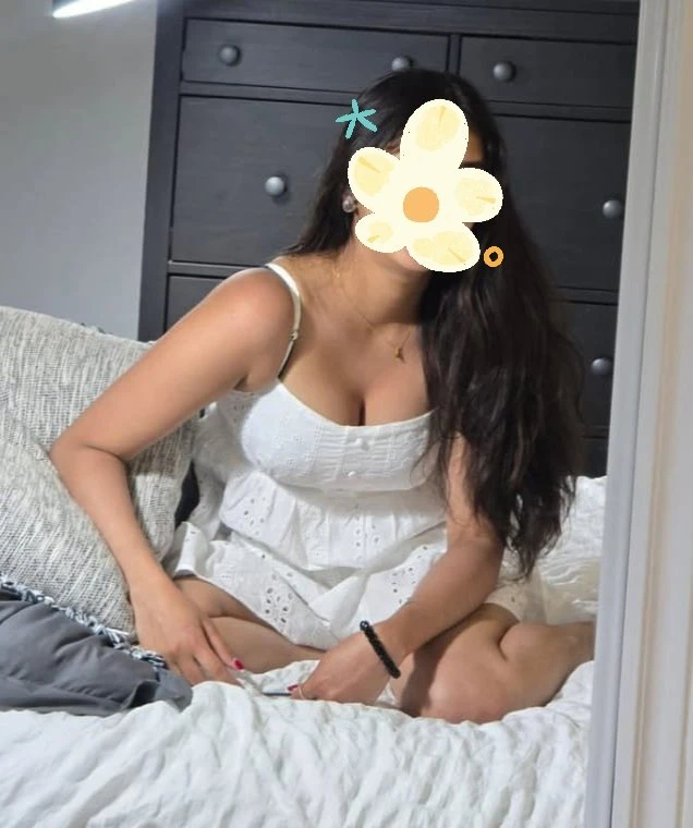Anshika – Indian escort in Bangalore — 4 / 5