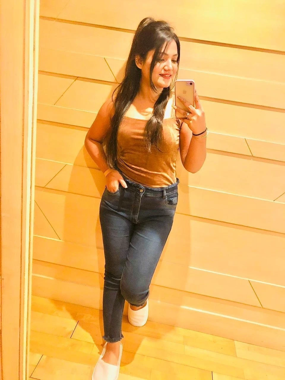 Priya – Indian escort in Bangalore — 2 / 4