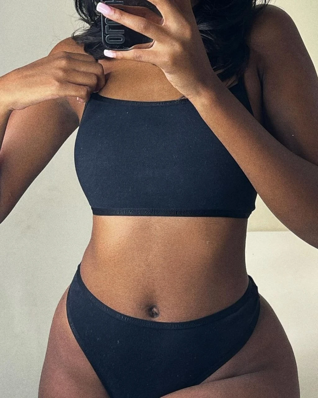 Cherry 4 Cam Session – Kenyan escort in Bangalore — 3 / 4