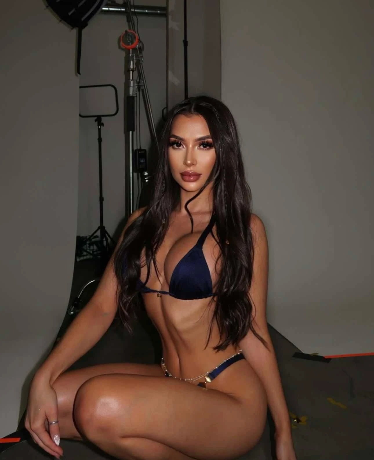 Amara f – Uzbekistani escort in Hong Kong — 6 / 8