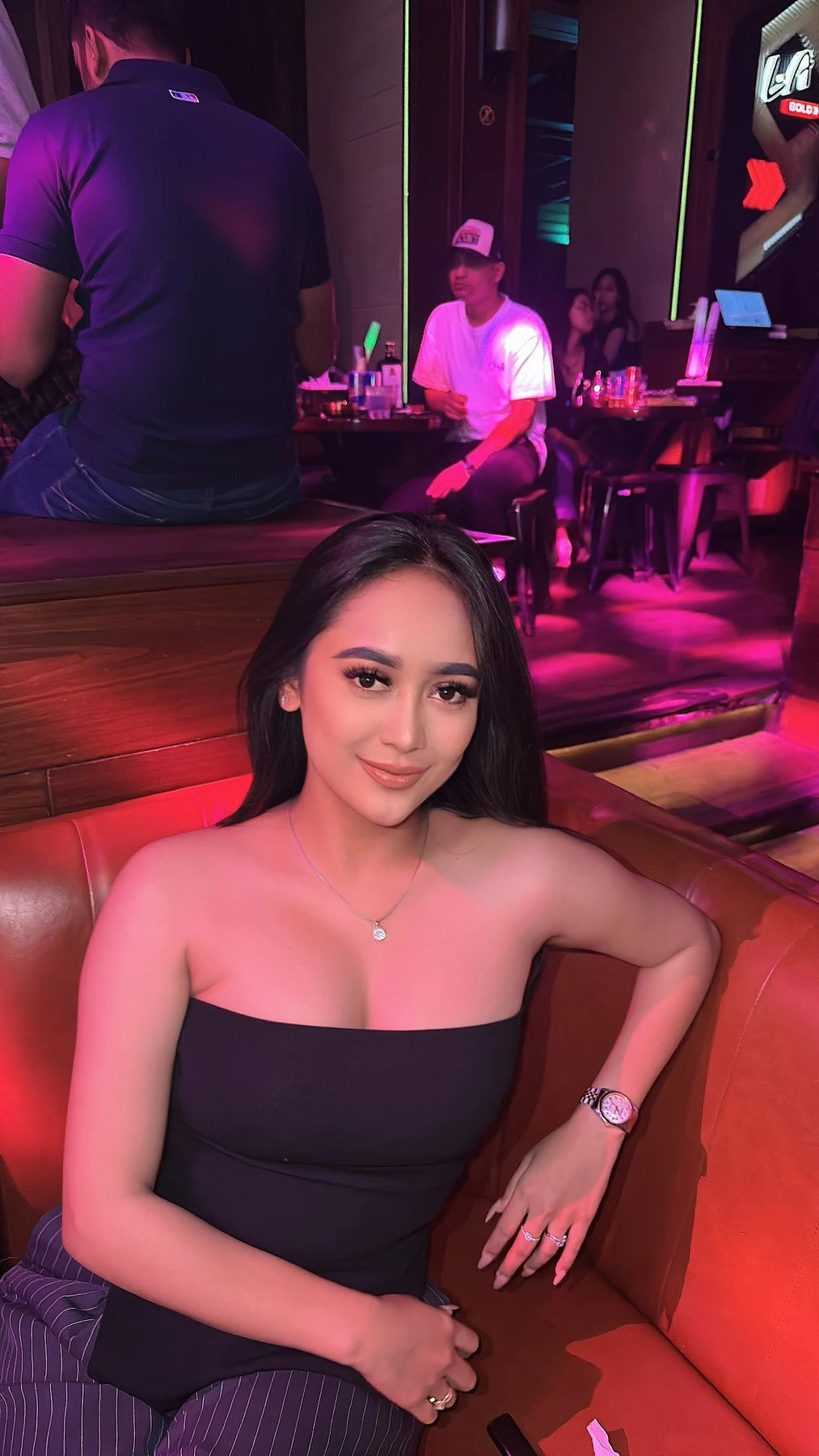 Bella Noora – Indonesian escort in Hong Kong — 2 / 8