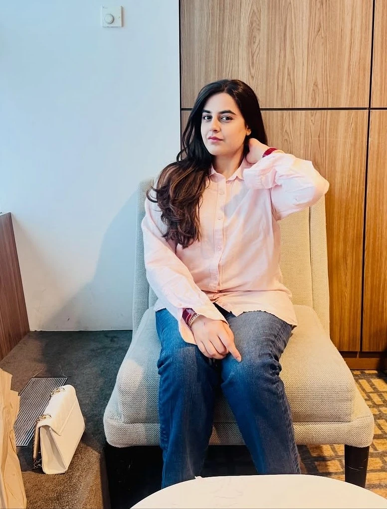 Sakshi Sing – escort in Ahmedabad — 2 / 3