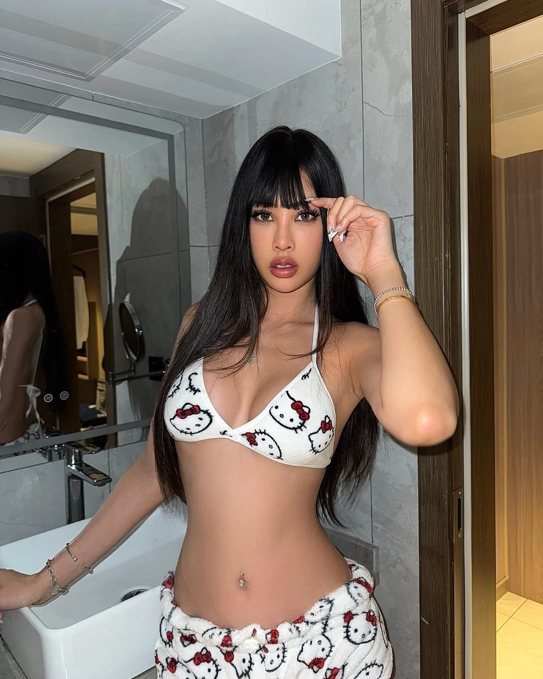 Alicia – Australian escort in Hong Kong — 3 / 5