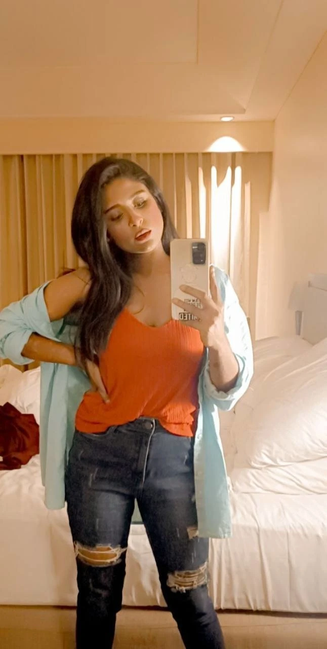 Kritika Real and Cams – Indian escort in Bangalore — 3 / 4