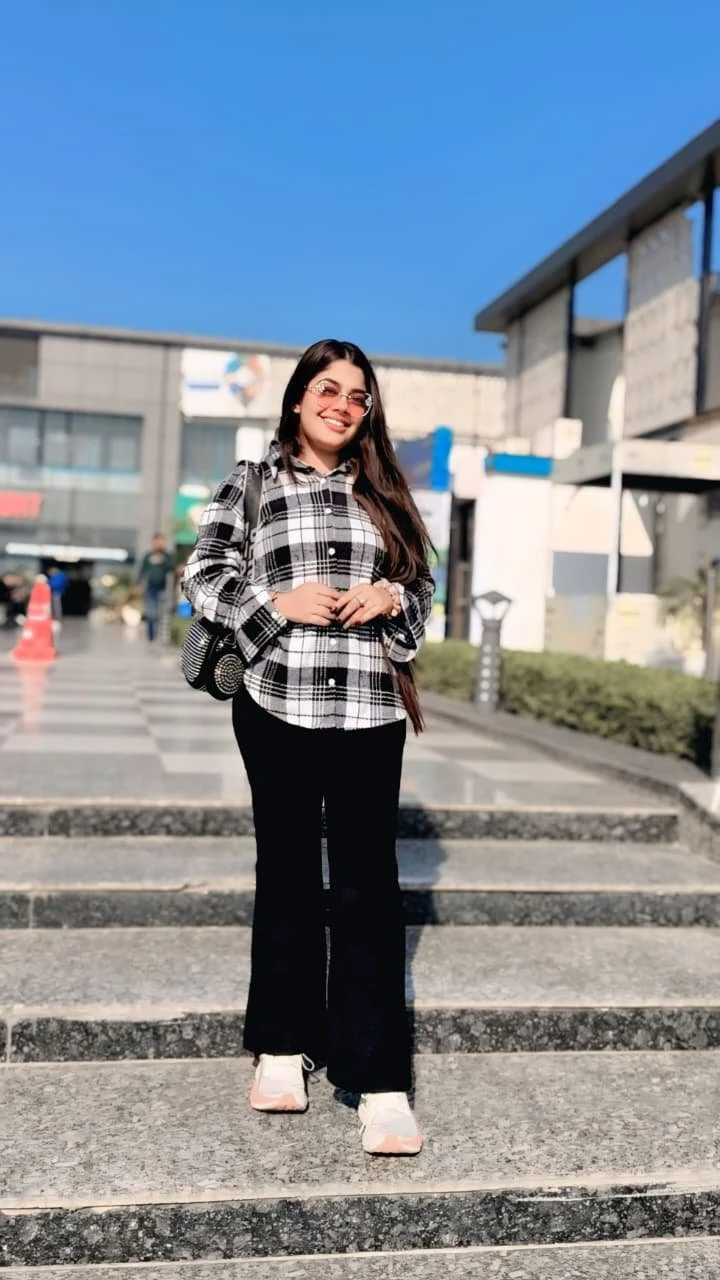 Aysha Angle – Indian escort in Ahmedabad — 3 / 13