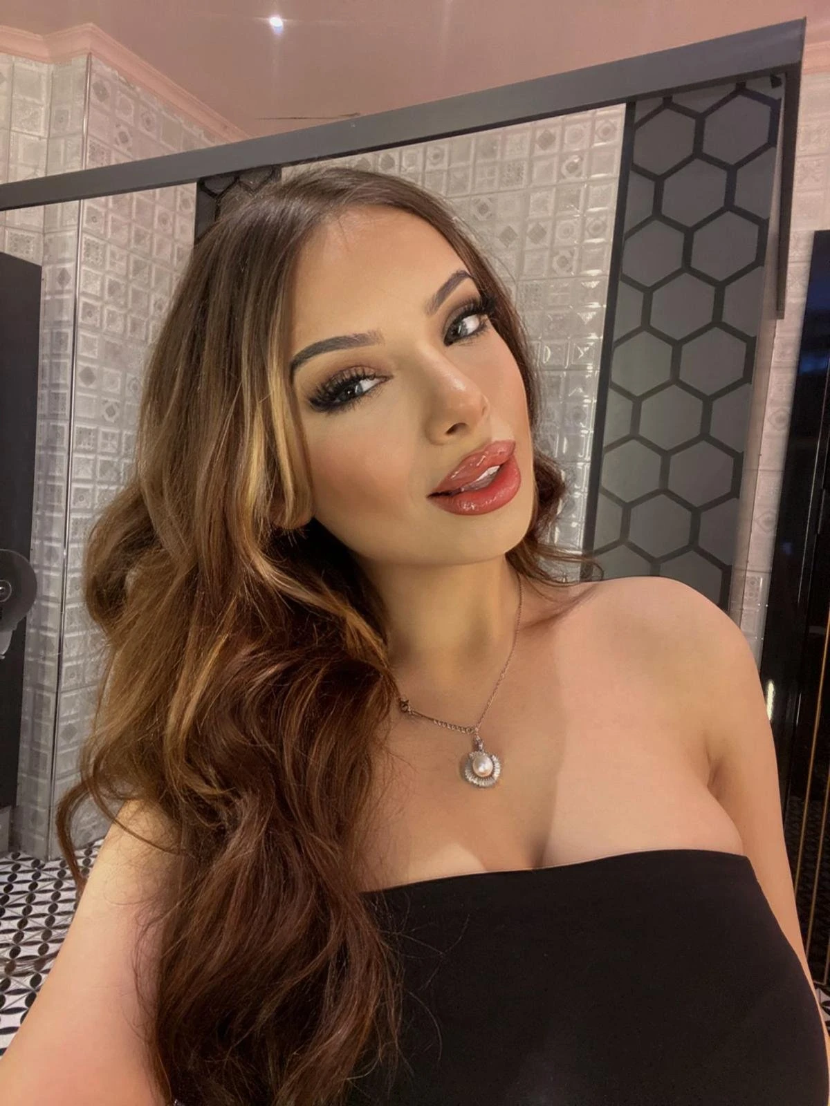 Elena – German escort in Tirana — 13 / 23