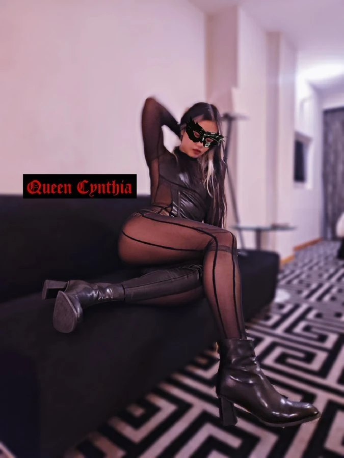Queen Cynthia – Chinese dominatrix in Hong Kong — 5 / 12