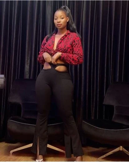 Jeny – Kenyan escort in Bangalore — 4 / 5