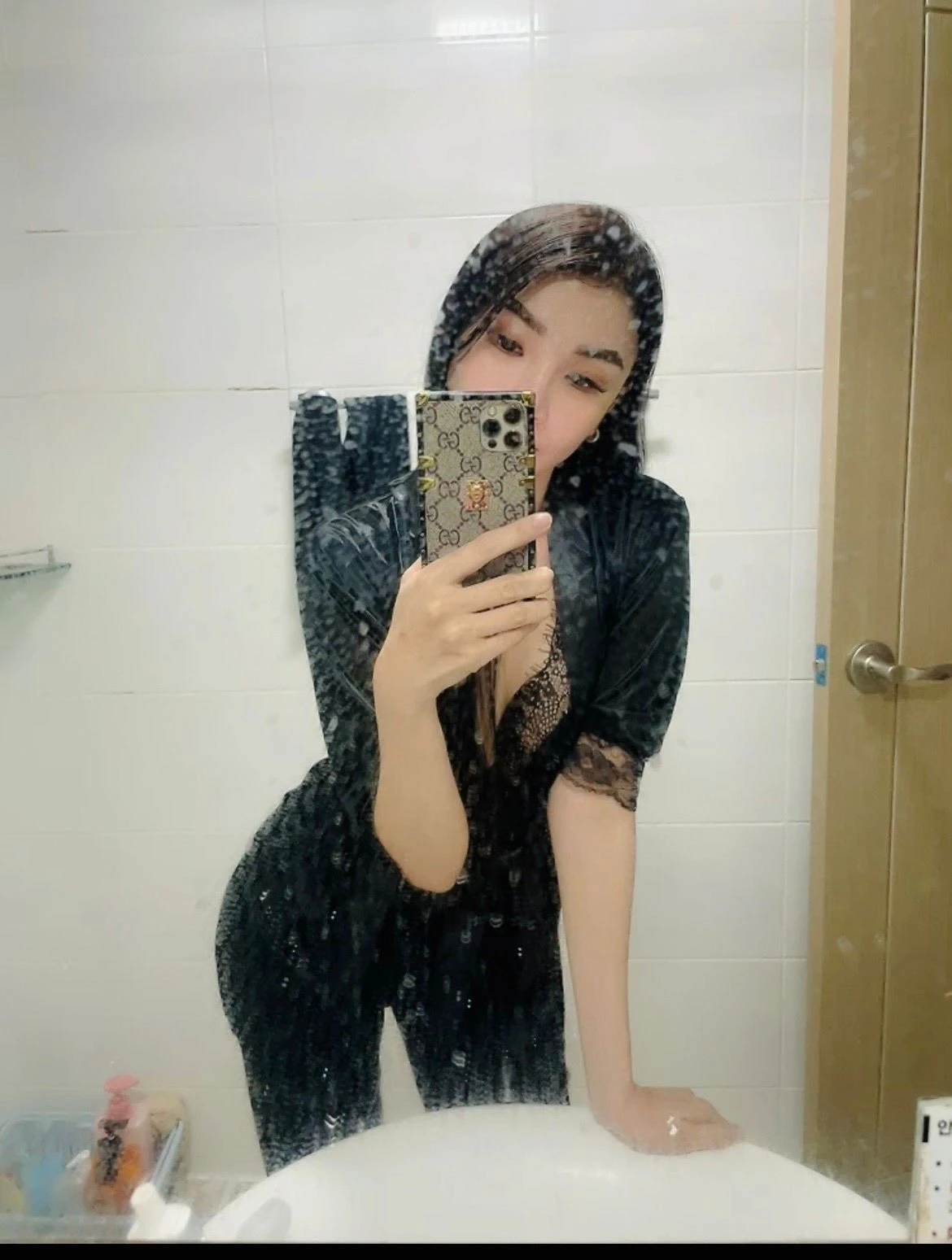 Just Landed – Filipino escort in Hong Kong — 2 / 4