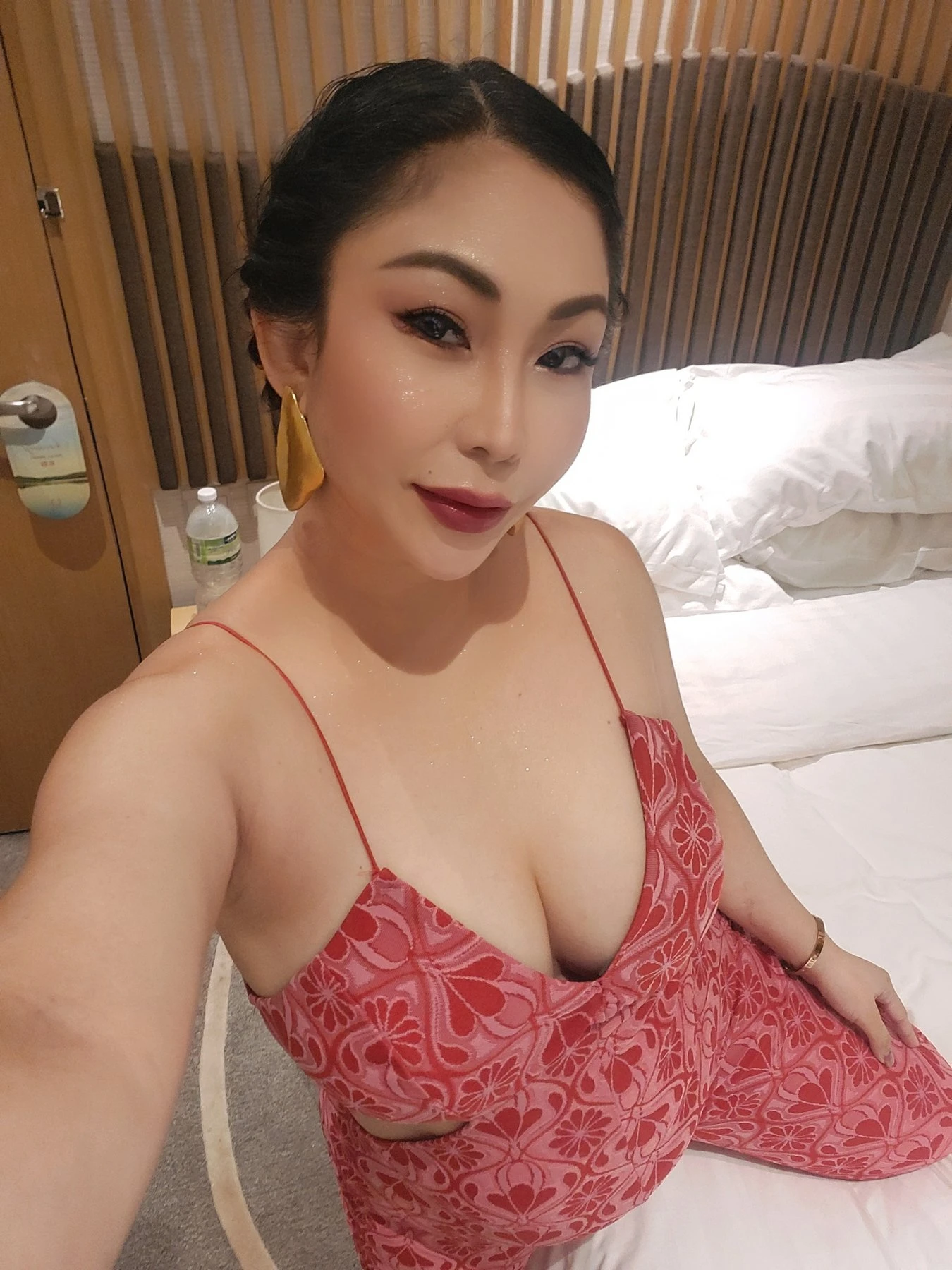 Kylie – Japanese escort in Hong Kong — 6 / 7