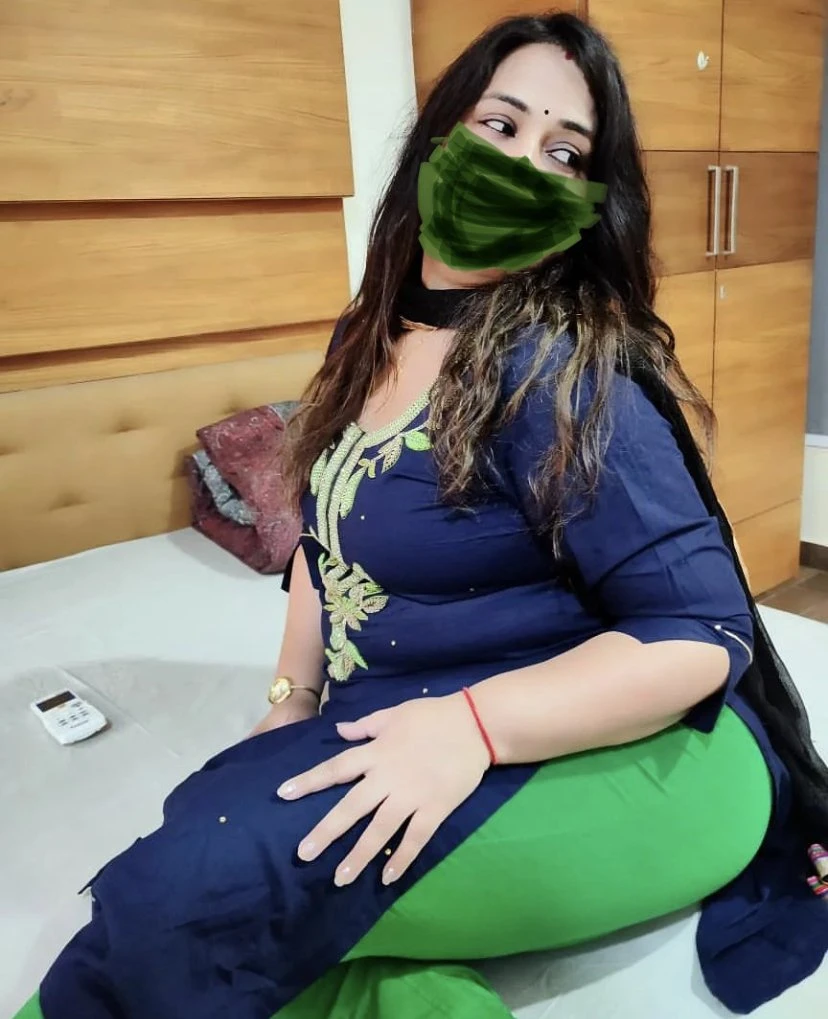 Sumita Bhabhi – Indian escort in Bangalore — 4 / 10