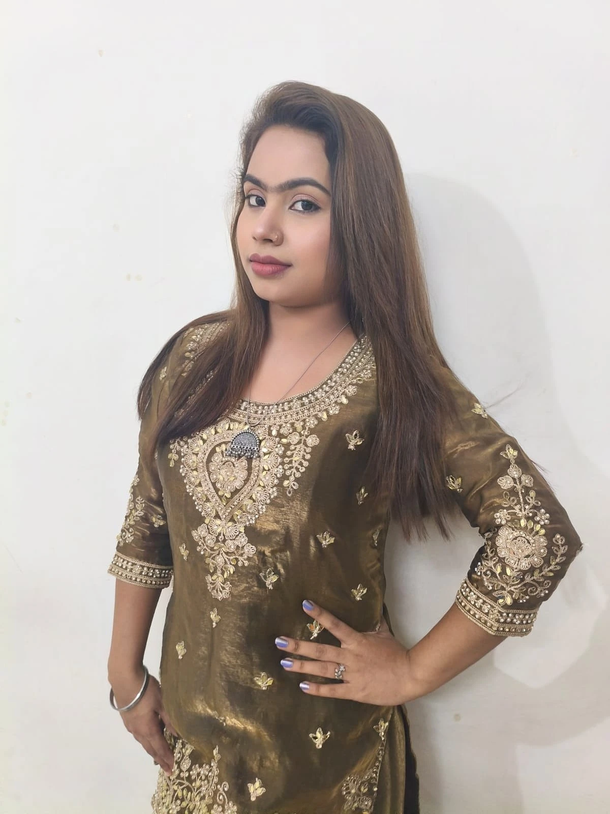 Well Educated Decent Girl Available For – Indian escort in Bangalore — 2 / 6