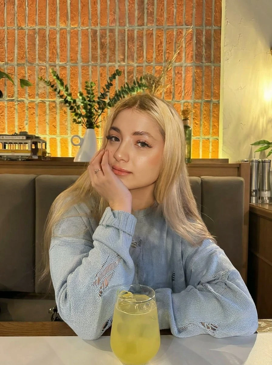 Annabelle Naughty Kitten – Russian escort in Hong Kong — 2 / 4