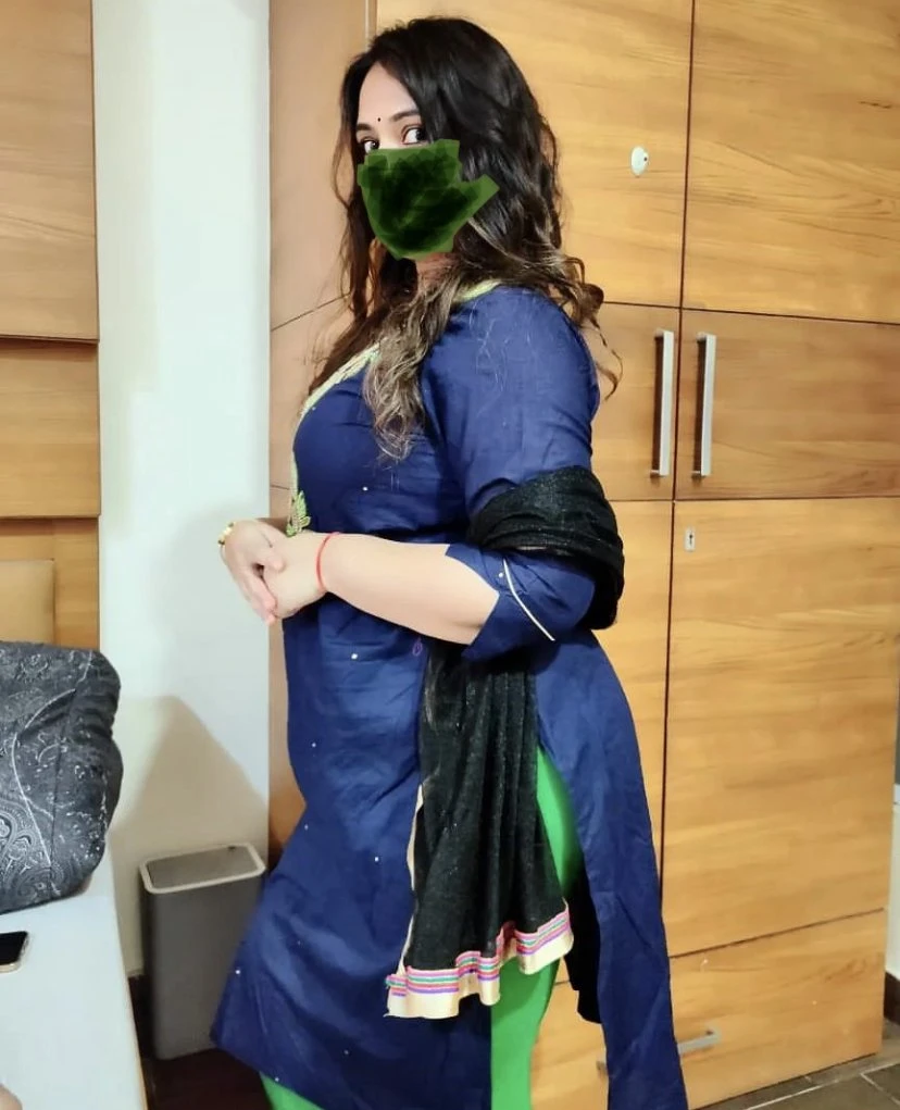 Sumita Bhabhi – Indian escort in Bangalore — 3 / 10