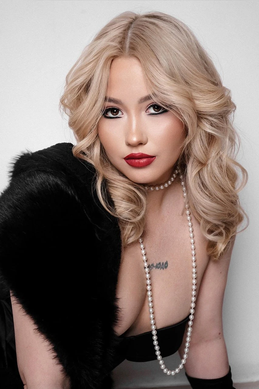 Mary Swallow Star – Kazakhstani escort in Hong Kong — 7 / 10