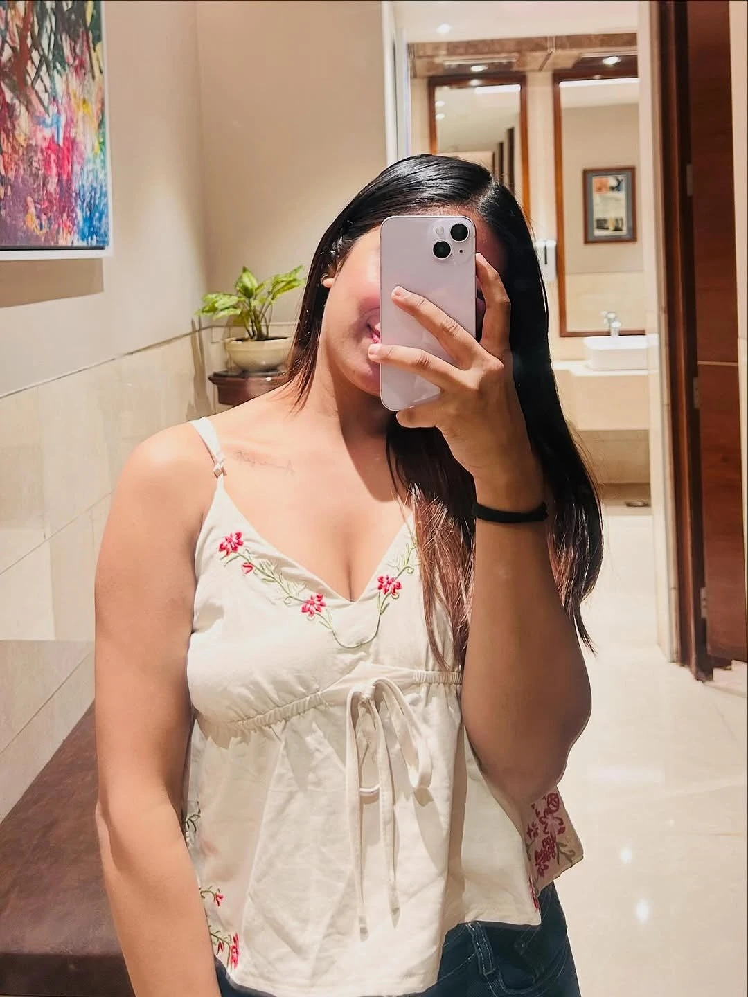 Smriti – Indian escort in Chandigarh — 2 / 3