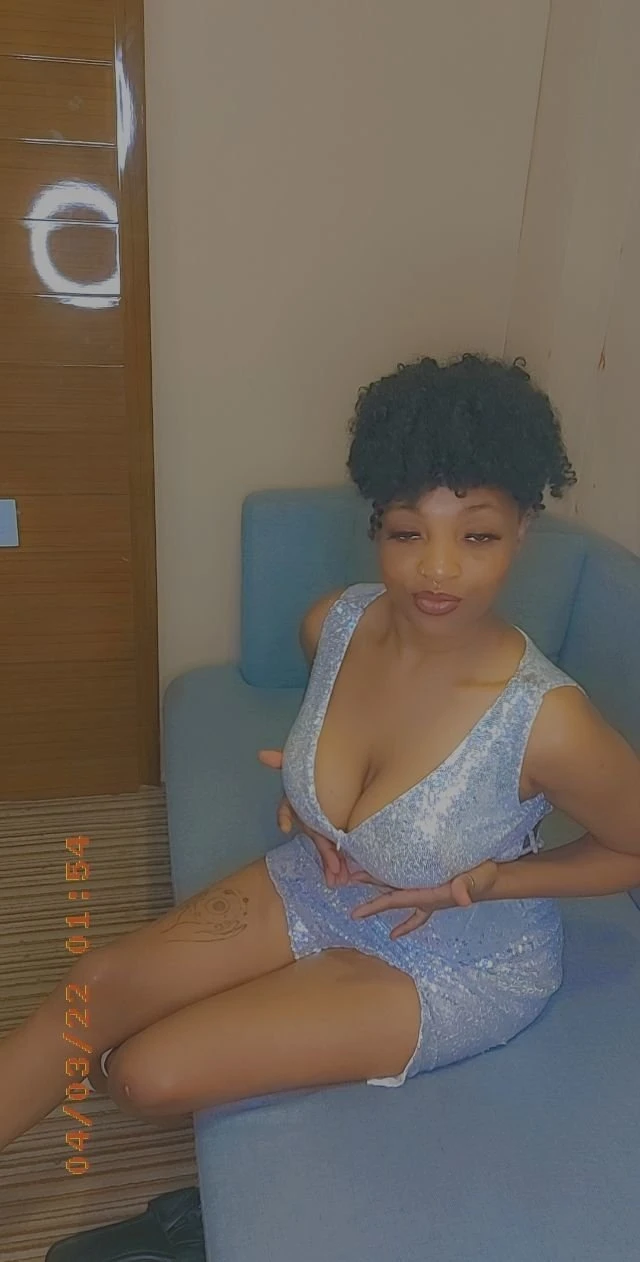 Quinta – Brazilian escort in Ahmedabad — 4 / 5