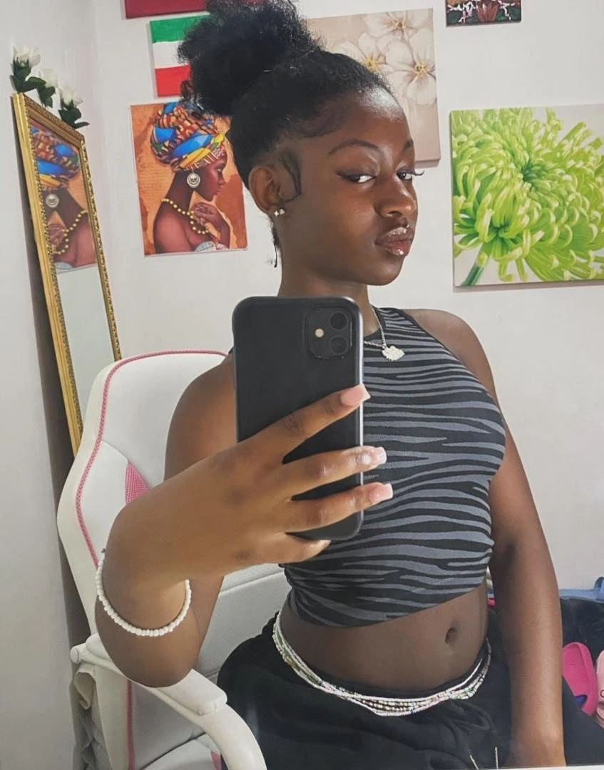 Lydia – South African masseuse in Dehradun, Uttarakhand — 2 / 3