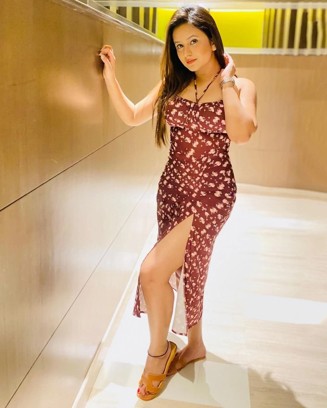 Sanjana Gupta – Indian escort in Candolim, Goa — 3 / 4