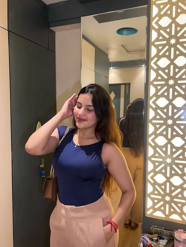 Vanshika – Indian escort in Ahmedabad — 2 / 6
