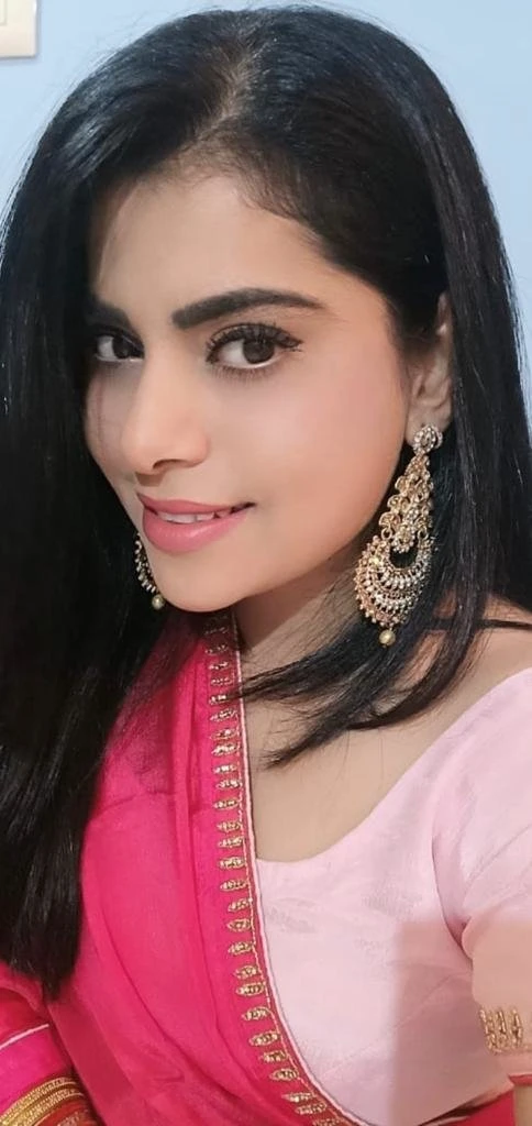 Tanvi Sharma – Indian escort in Bangalore — 3 / 5