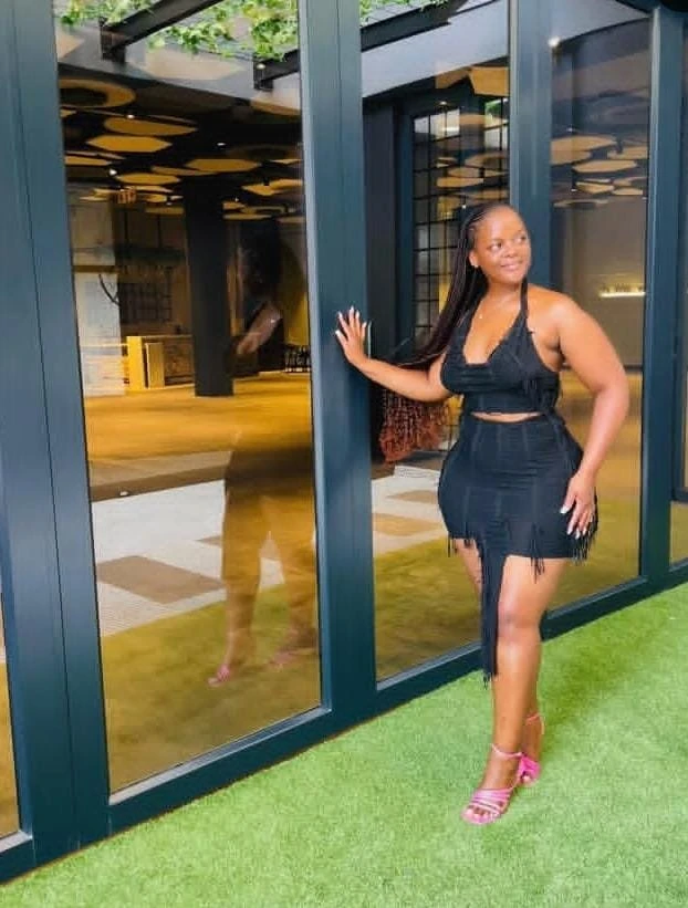 Tarah big boots girl in WHITEFIELD – escort in Bangalore — 8 / 9