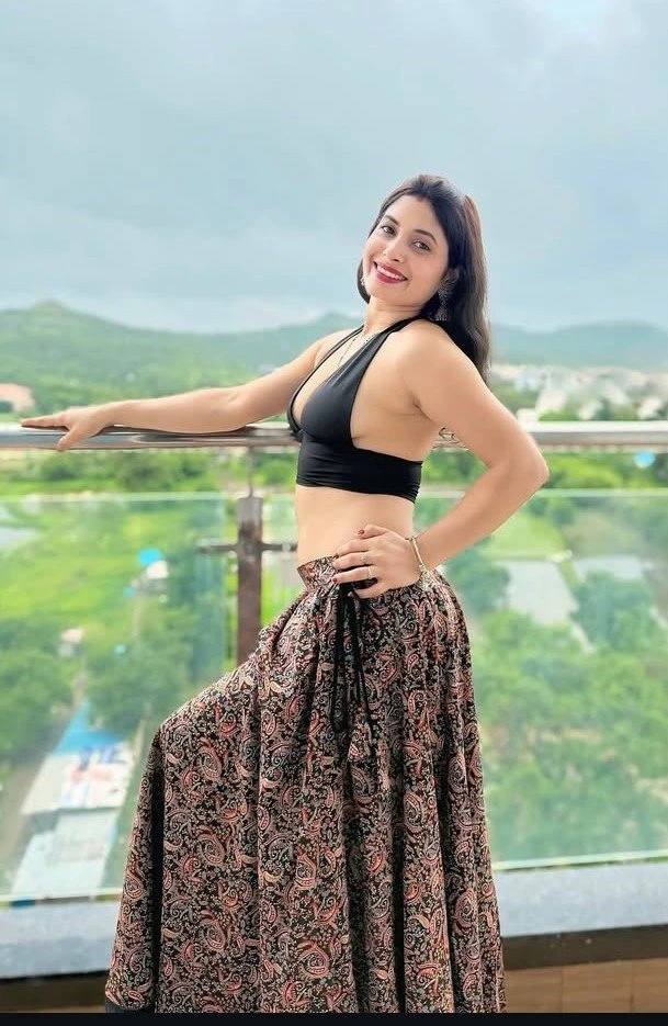 Monika – Indian escort in Chennai — 3 / 4