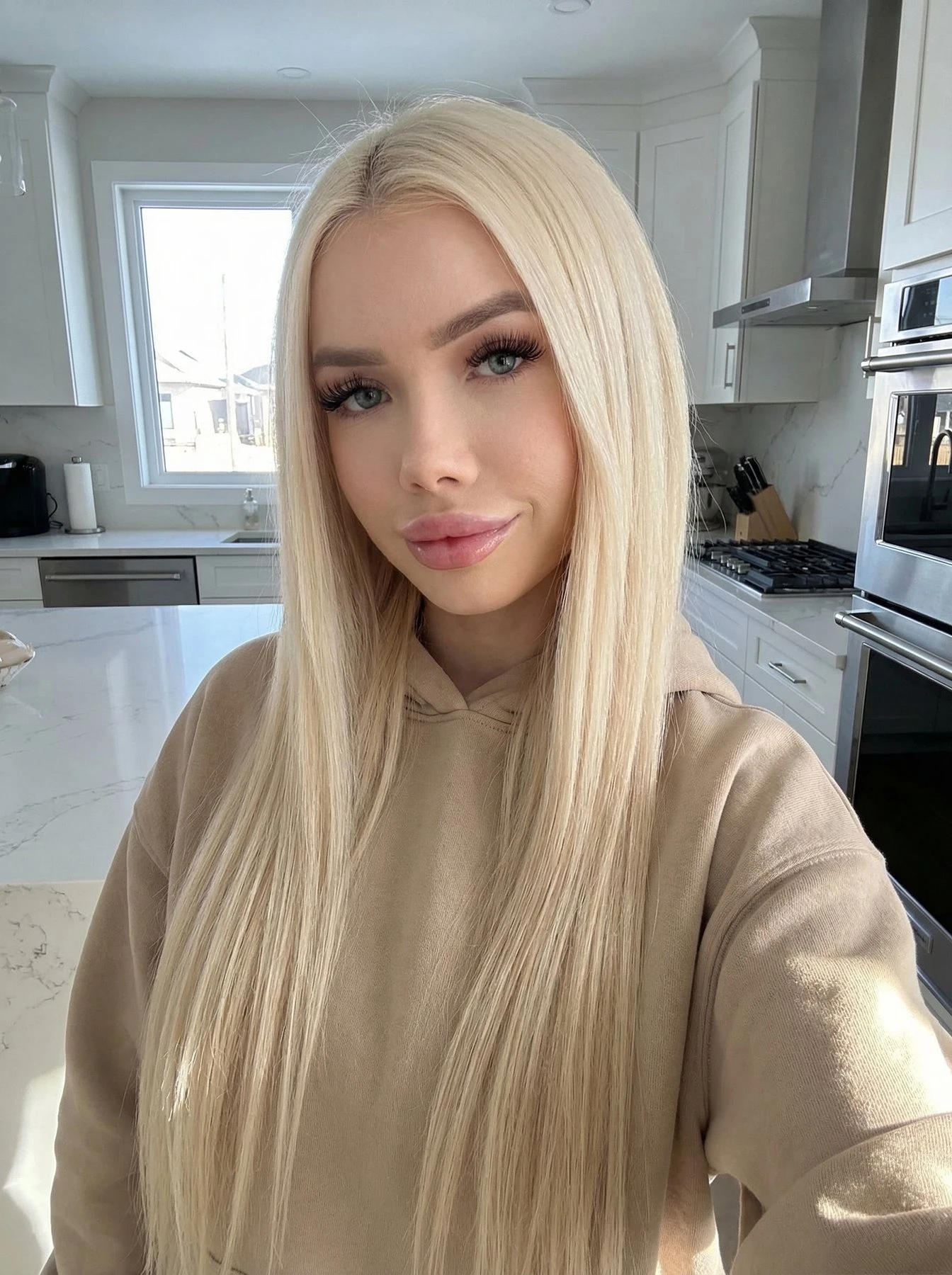 Mia passion and pleasure – Russian escort in Hong Kong — 2 / 11