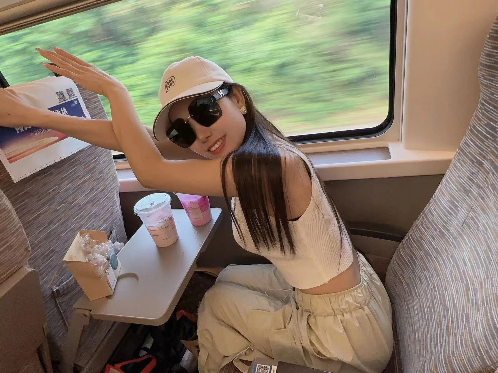 Cola – Chinese escort in Hong Kong — 2 / 3