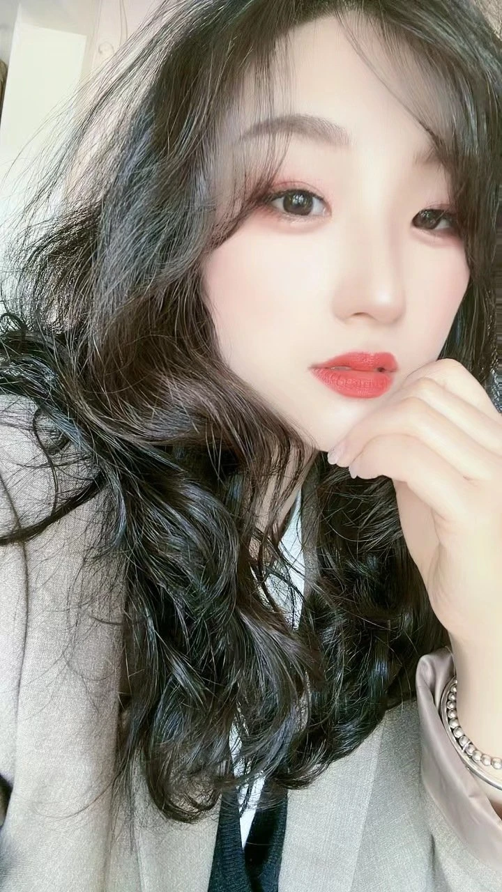 Manru – Chinese escort in Tirana — 3 / 8