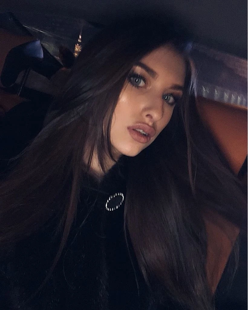 Anna – Russian escort in Hong Kong — 4 / 5