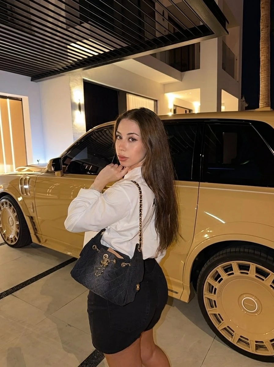 Olga Sweat and Hot – Belarusian escort in Hong Kong — 3 / 7