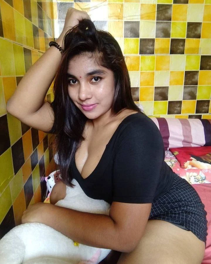 Priya – Indian masseuse in Ahmedabad — 2 / 3