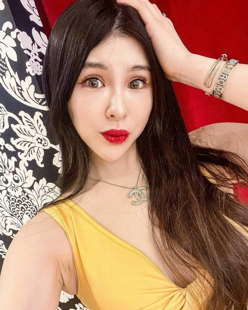 Earn Extra Income 20, 000 Hkd Per Night – escort in Hong Kong — 2 / 13
