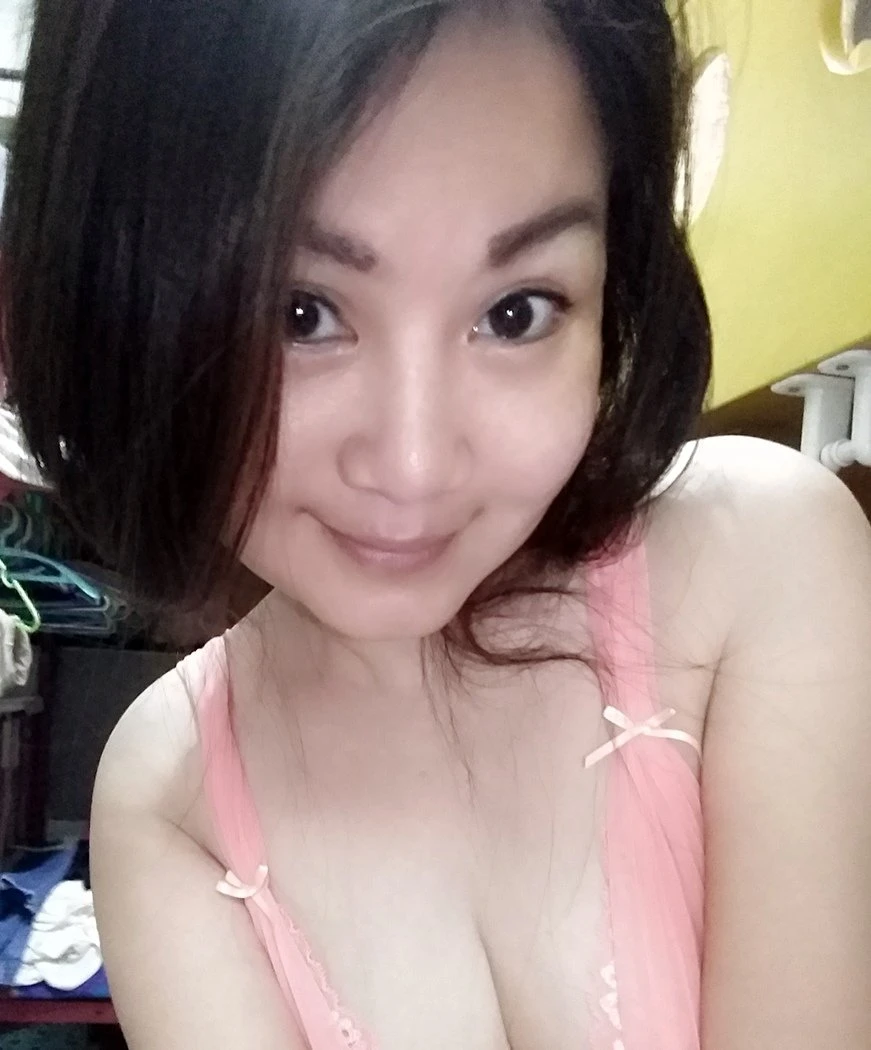 Ara – Filipino escort in Hong Kong — 2 / 3