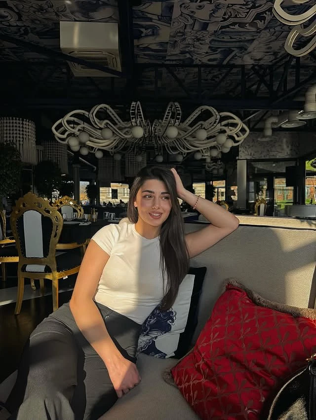 Ananya – Indian escort in Ahmedabad — 4 / 5