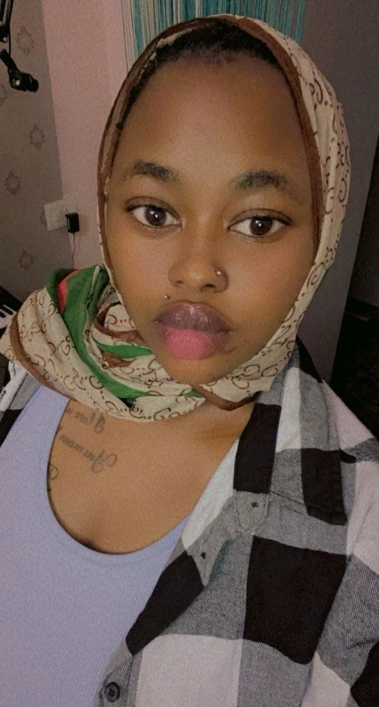 Abella – Rwandan escort in Bangalore — 2 / 3