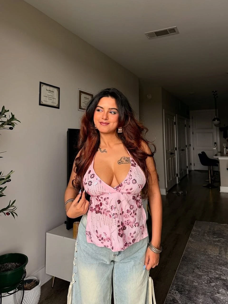 Vip Escort High Profile – Indian escort in Ahmedabad — 1 / 4