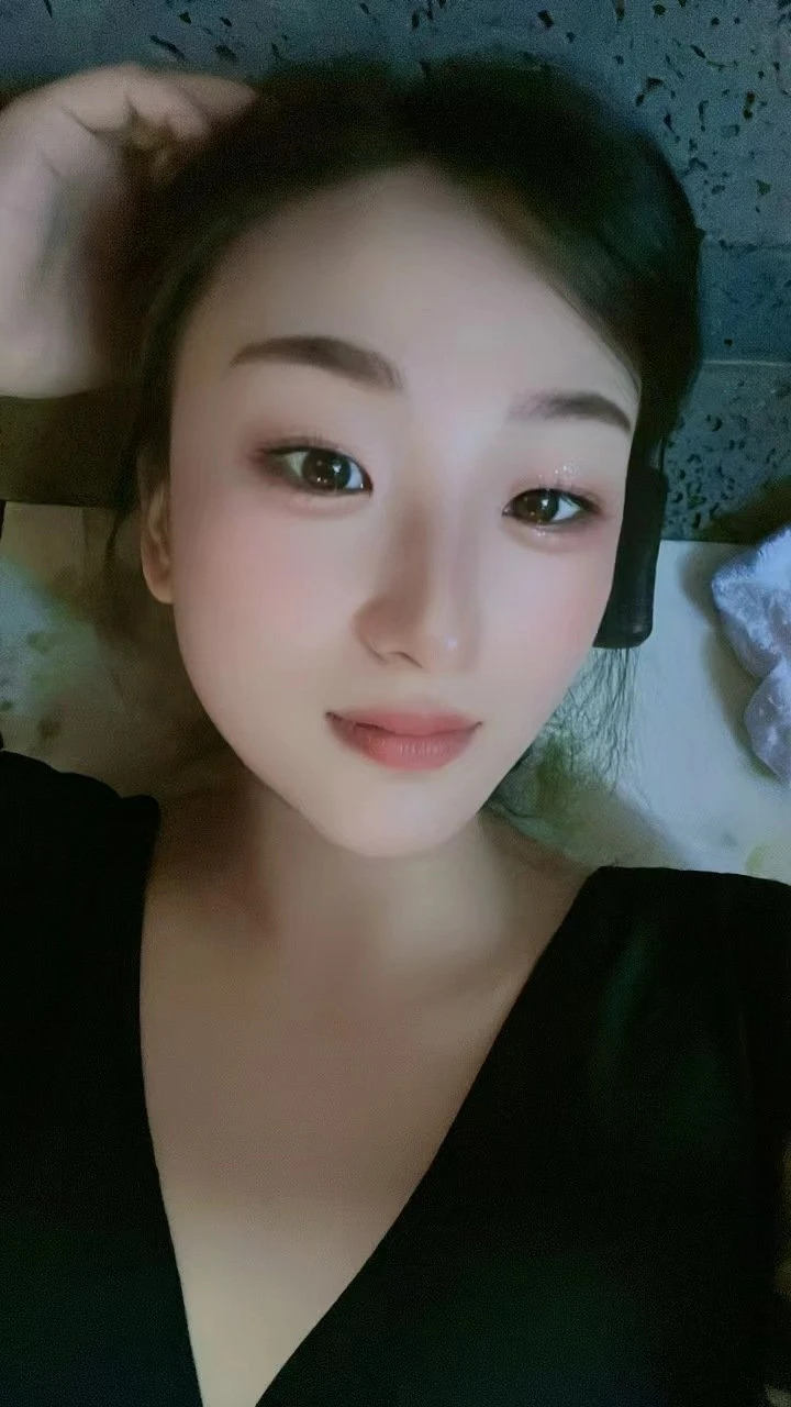 Manru – Chinese escort in Tirana — 7 / 8
