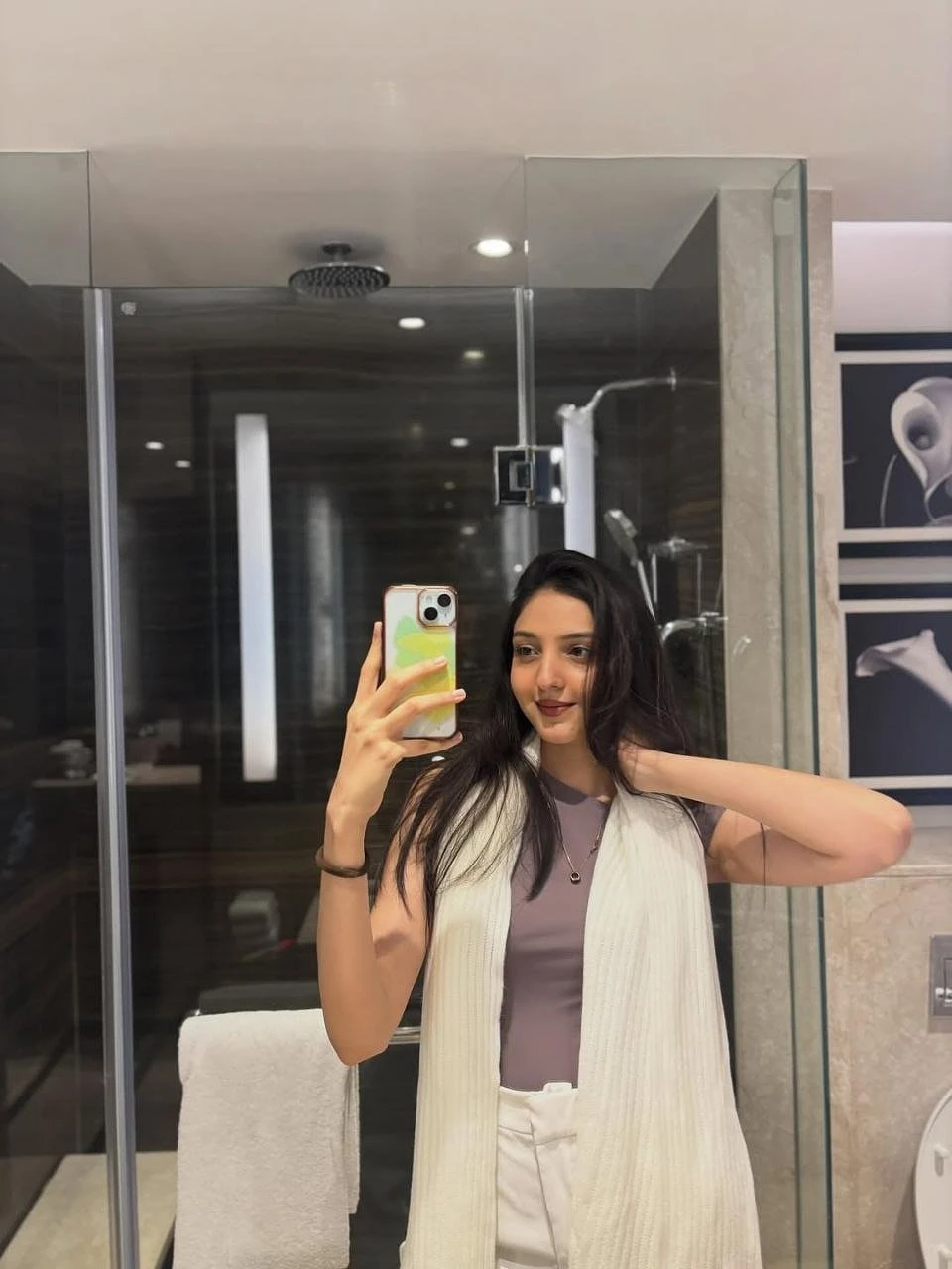 Kritika Joshi – Indian escort in Bangalore — 3 / 5