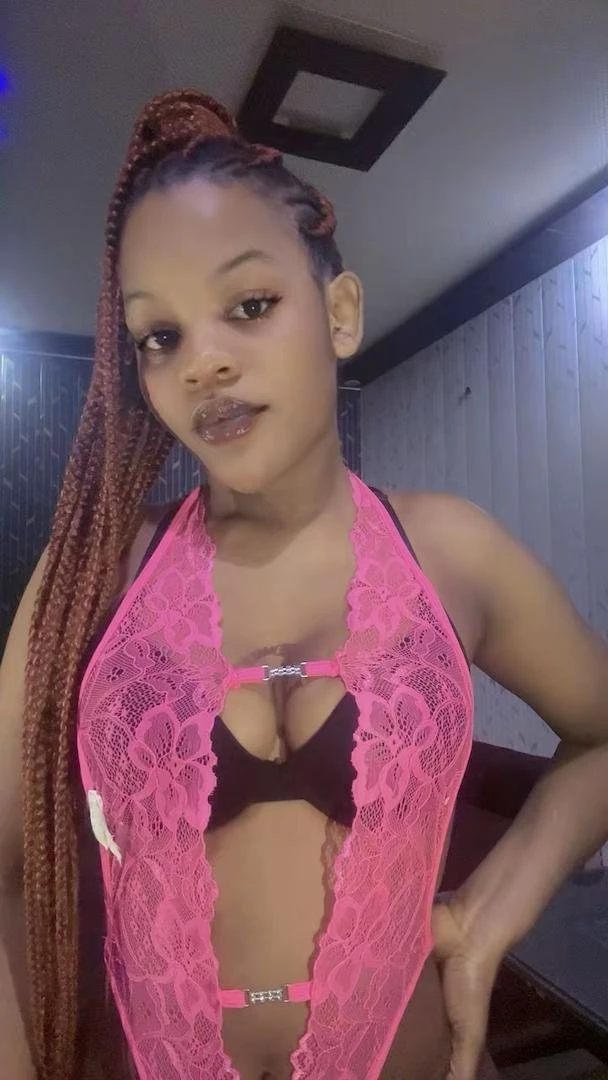 Shinah Bae – South African escort in Chandigarh — 2 / 5