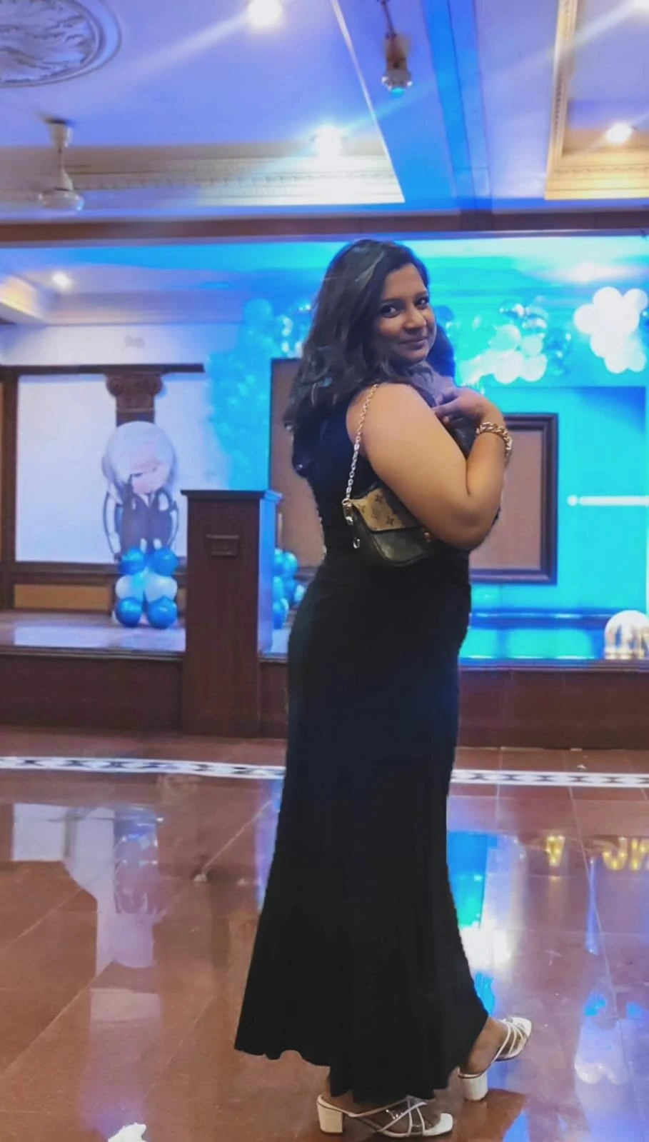 Annu real meet ya cam available – Indian escort in Bangalore — 2 / 4