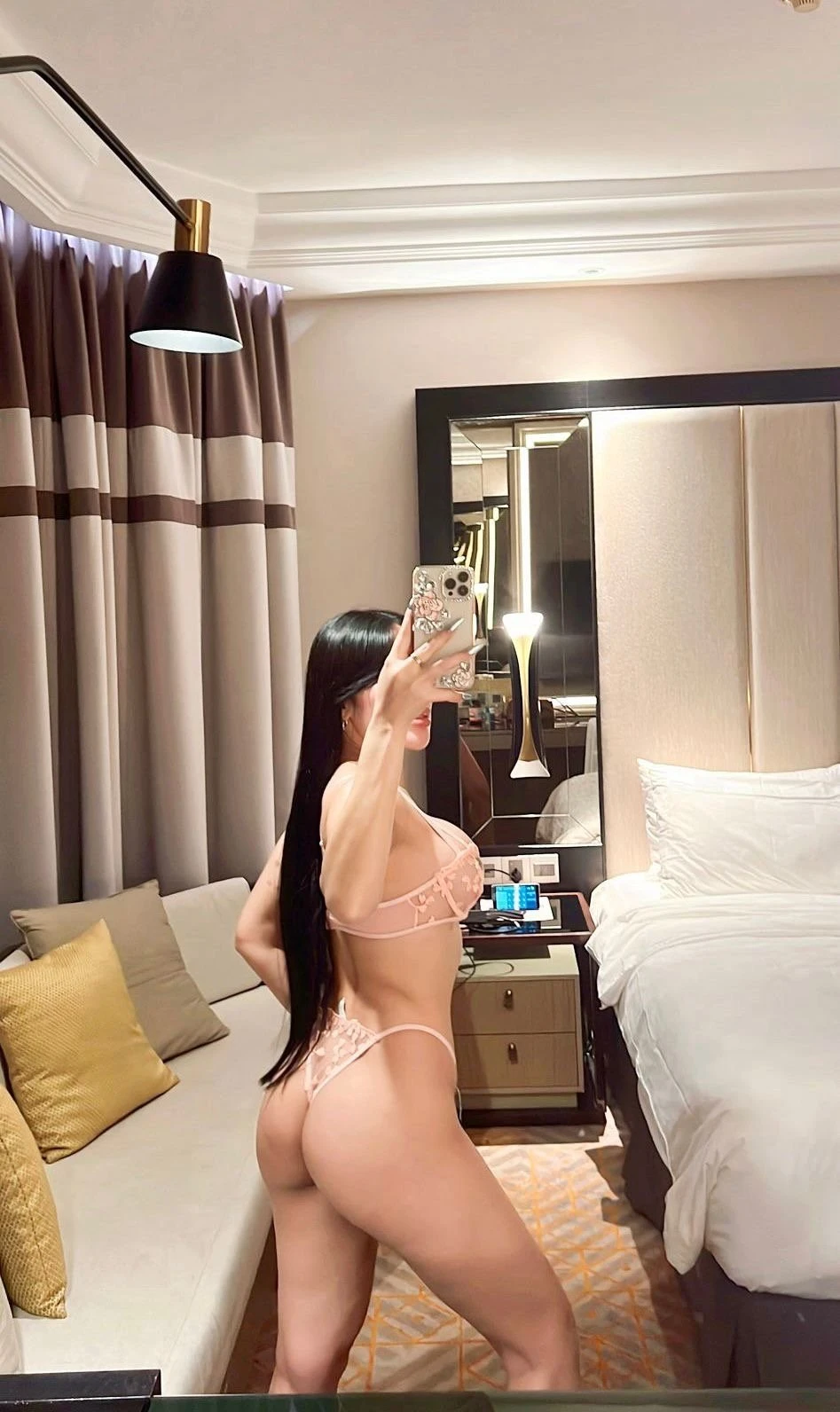 Helga – Colombian escort in Hong Kong, Escort, Hong Kong