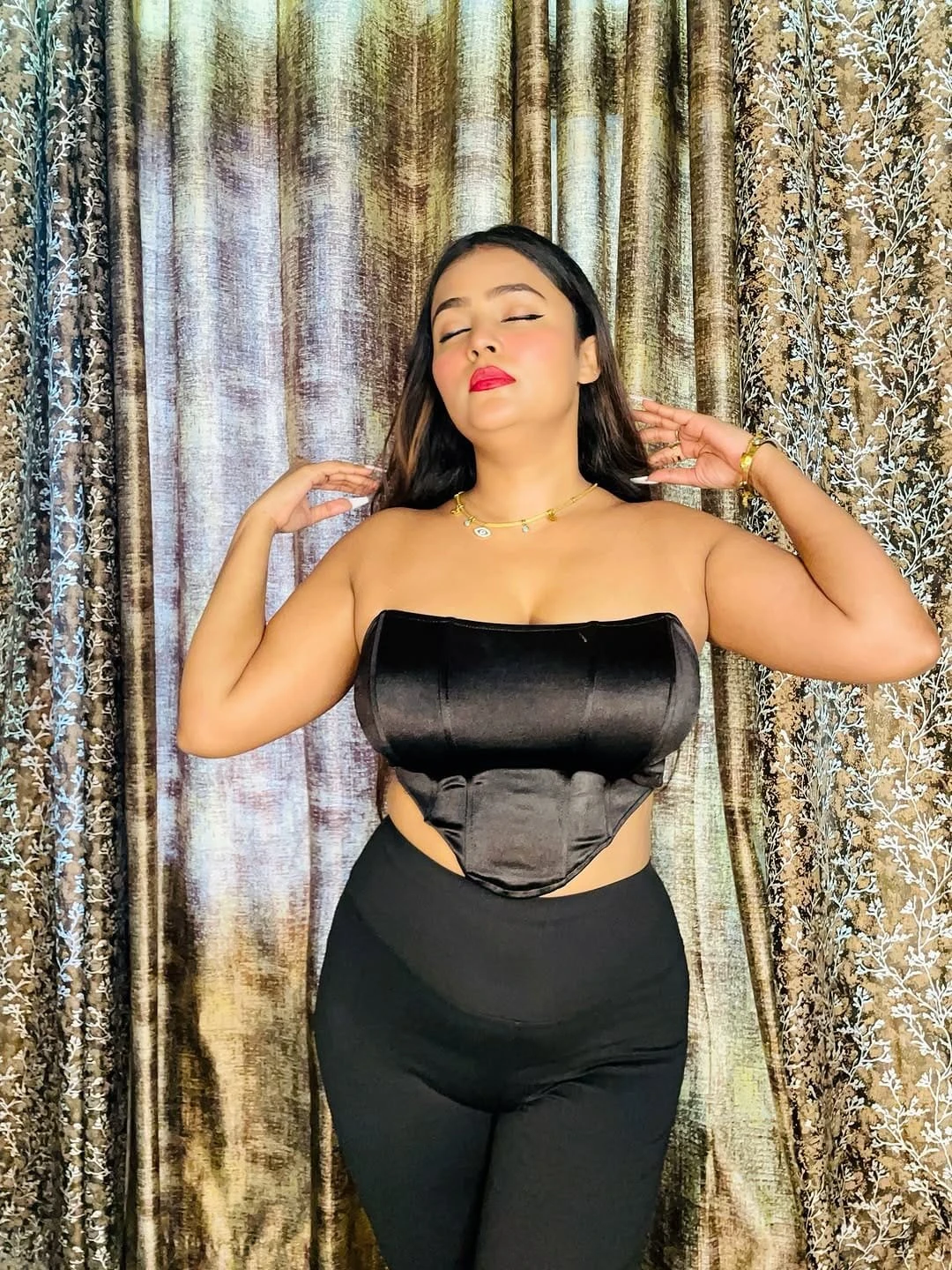 Charvi – Indian escort in Bangalore — 2 / 6