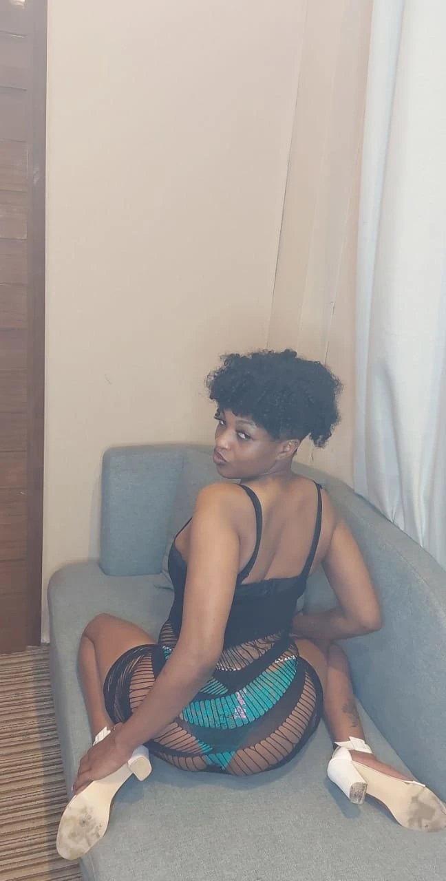 Quinta – Brazilian escort in Ahmedabad — 2 / 5