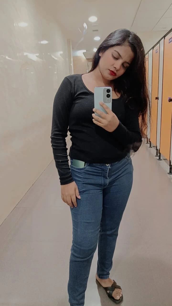 Pinky in Bangalore now – Indian escort in Bangalore — 1 / 4