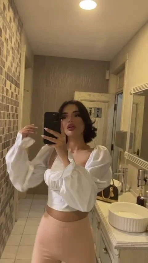 Nadia Alevera – Turkish escort in Hong Kong — 5 / 8