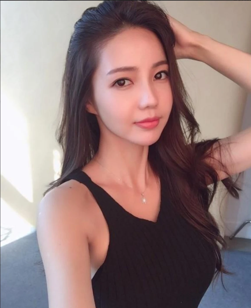 Hanna – Vietnamese escort in Hong Kong — 3 / 4