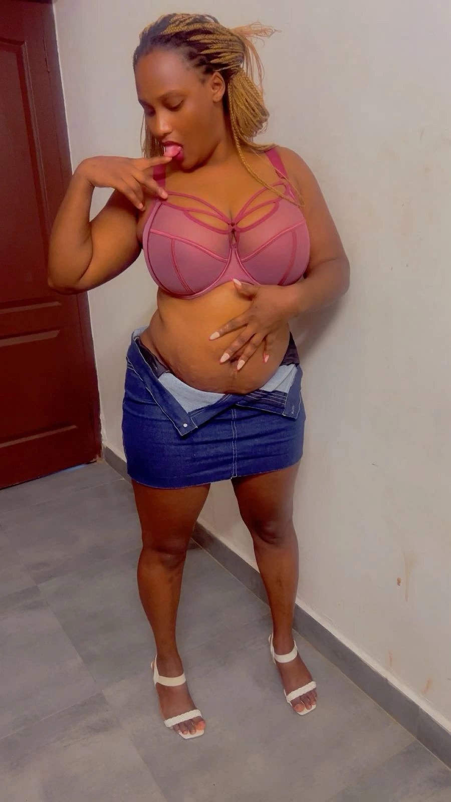 kelsi Chennai Anna Nagar – South African escort in Chennai — 4 / 5