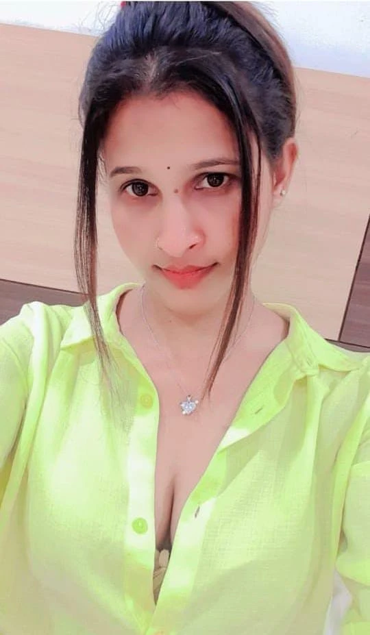 Payal Cam @nd Real Meeting – Indian escort in Bangalore — 2 / 4